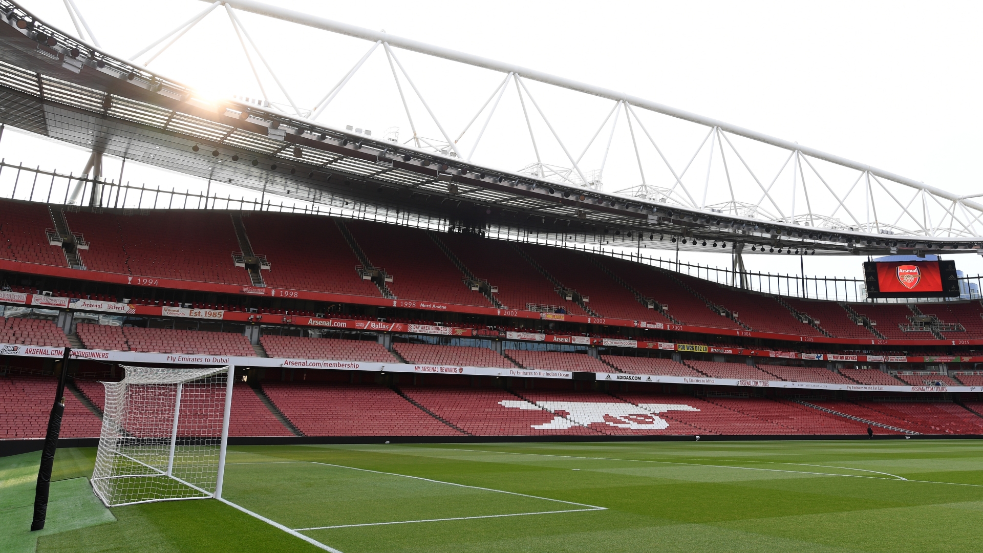 Arsenal send rare text message to fans hours before Man Utd clash with request