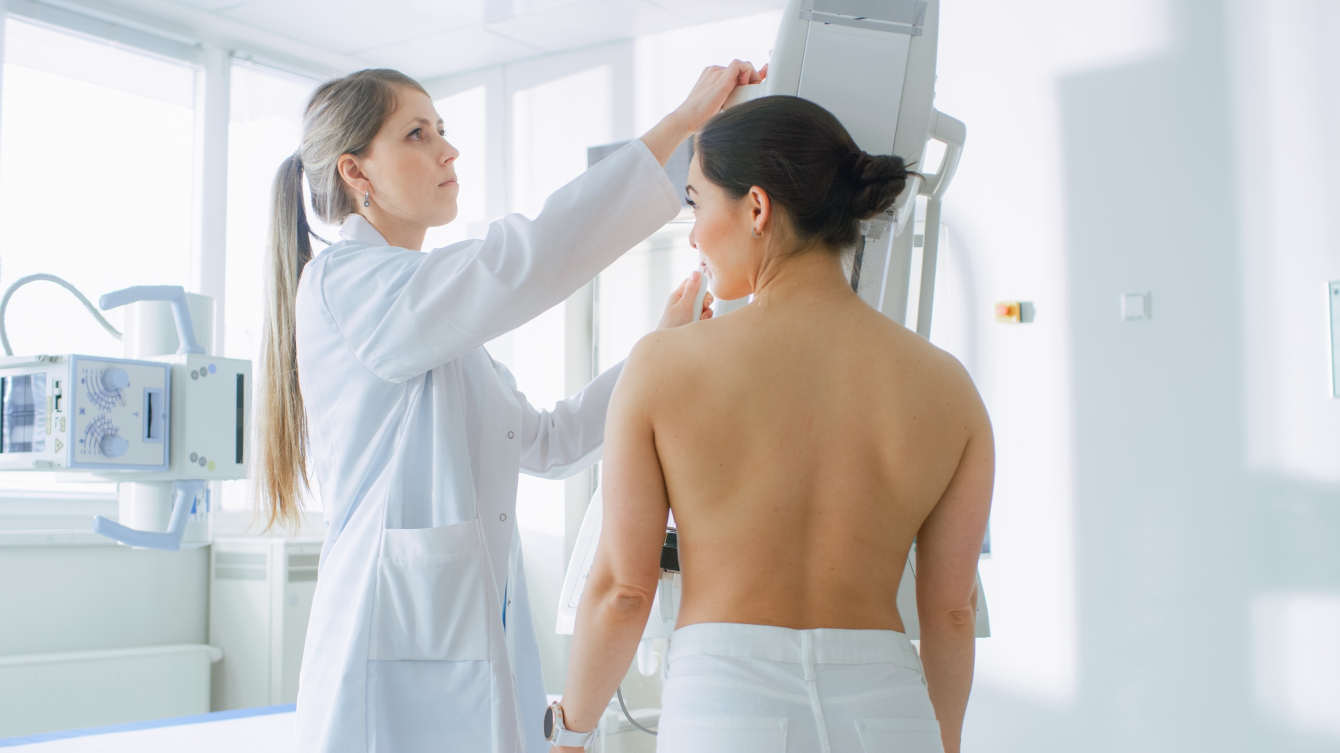 Breast cancer: What are the symptoms and how to check for the disease?