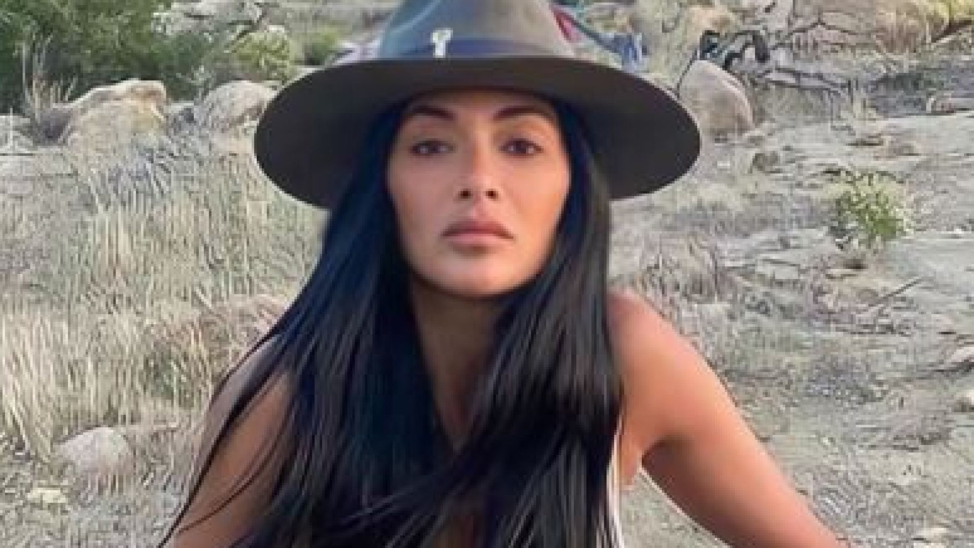 Nicole Scherzinger shows off her incredible figure in tiny shorts in the desert