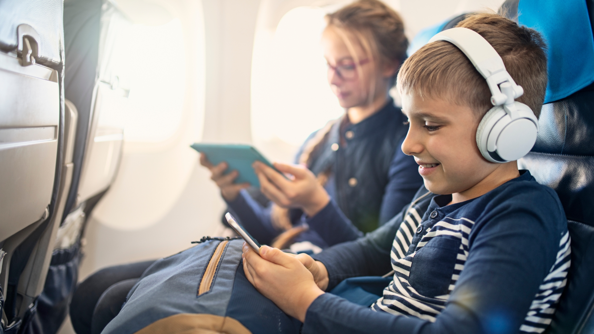 Mum reveals the simple way she keeps her toddlers entertained on long flights