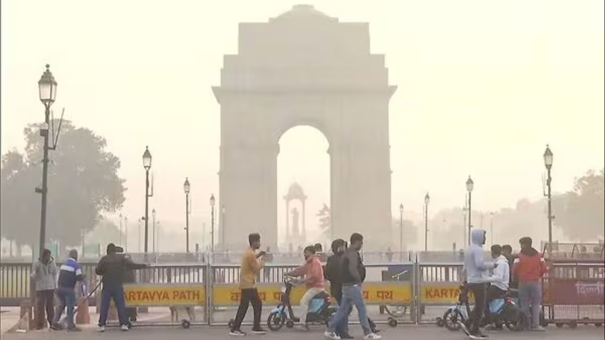 Delhi Records First Notable Drop in Pollution Levels in Nearly a Month as Weather Aids Dispersion